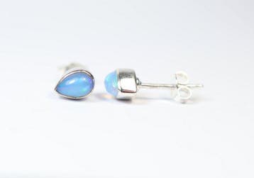Ethiopisch opaal / Welo-opaal 2 oorstekers / cabochon /, Collections