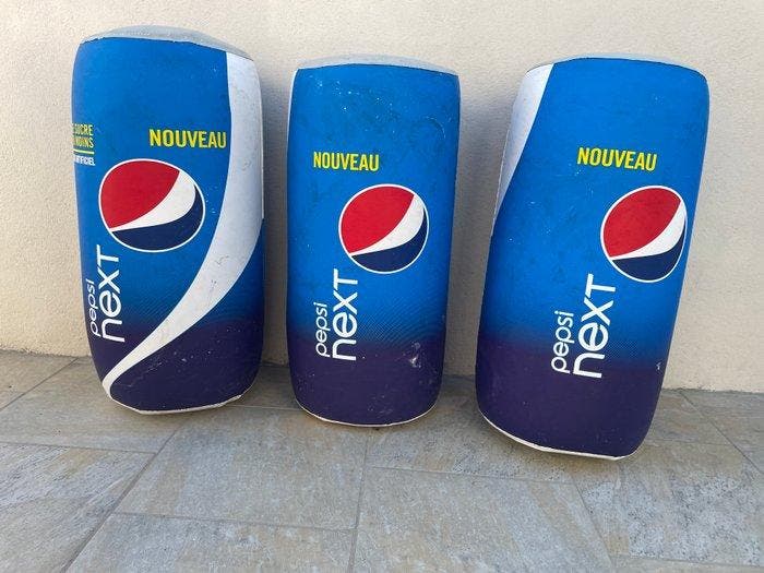 Pepsi - Opblaasbaar blikje - Reclamebord (3) - Plastic, Antiquités & Art, Antiquités | Assiettes décoratives & Carrelages