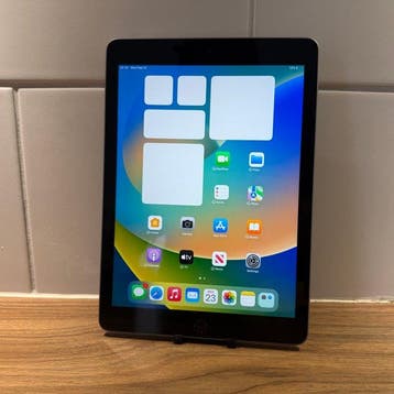 Apple iPad (5th Generation) 128GB Wifi - Mobiele telefoon, Nieuw