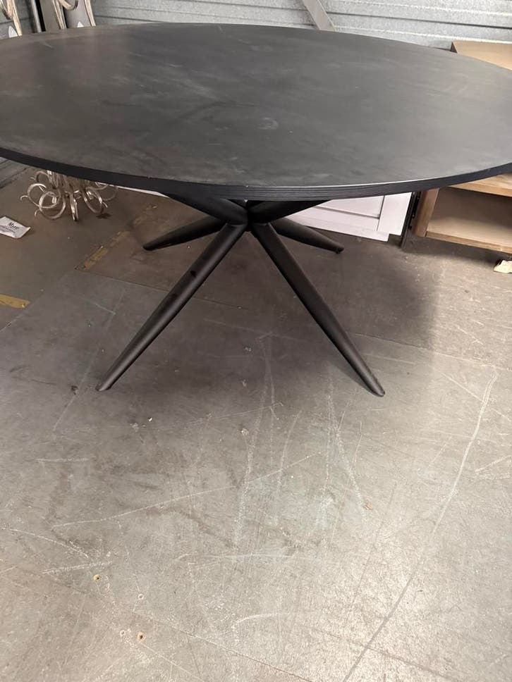 Iris eettafel rond, kleur old piano, Maison & Meubles, Tables | Tables à manger