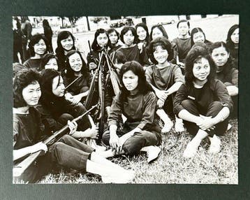 Farabola - Gruppo di soldatesse civili del Sud Vietnam, Antiek en Kunst