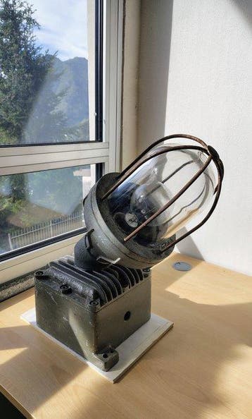 Lamp - Metaal, Glas - een bunkerachtige kooi, Antiek en Kunst