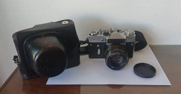 Zenit EM Silver Chrome 35mm SLR - with Helios-44M 58mm f/2, Nieuw