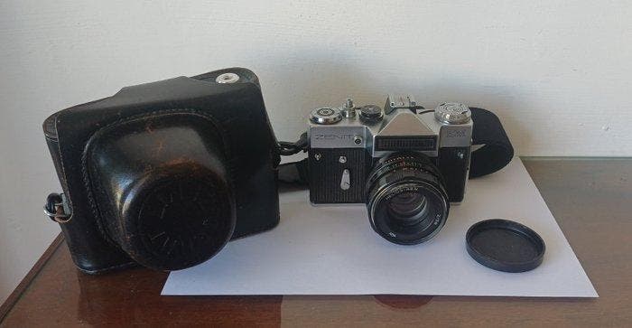Zenit EM Silver Chrome 35mm SLR - with Helios-44M 58mm f/2, Audio, Tv en Foto, Fotocamera's Analoog