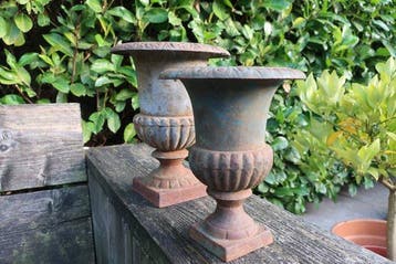 Jardinière (2) - Gietijzer - tuinvaas blauw patina