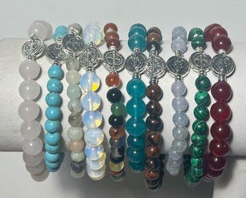 20 armbanden van natuurlijke stenen: aquamarijn; apatiet;