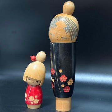 Prijswinnende kunstenaar Suigai Sato. Sosaku Kokeshi. - Hout