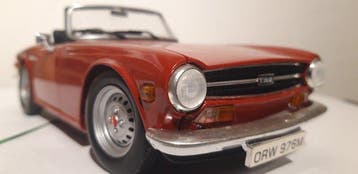 Ertl 1:18 - Voiture miniature - TRIUMPH - TR6, Hobby en Vrije tijd, Nieuw