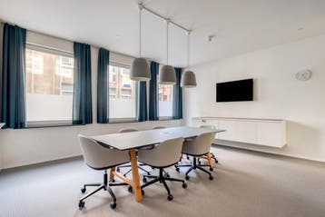 Kantoorruimte voor 4 in Mercier Square, Verzenden