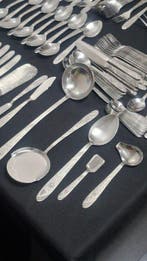 Ménagère pour 12 personnes (129) - Acier - Couverts 129