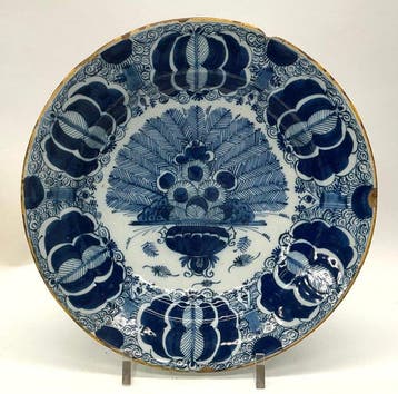 Groot Delfts blauw schotelbord Pauwenstaart – 18e eeuw De, Antiquités & Art
