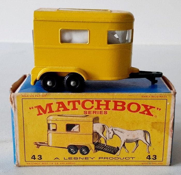 Matchbox 1:64 - Modelauto - Regular wheels 43 Yellow Pony, Hobby & Loisirs créatifs, Voitures miniatures | 1:5 à 1:12