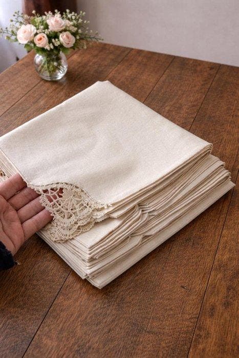 Tovaglia rotonda in rouro lino ricamata a mano con, Antiquités & Art, Tapis & Textile