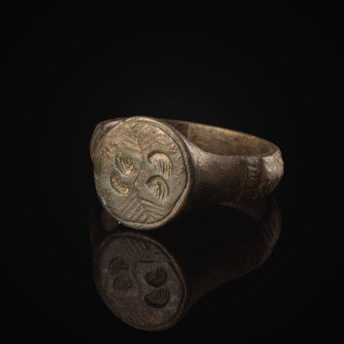 Oud-Romeins Brons Ring met vleugels van de Legionaire Aquila, Handtassen en Accessoires, Antieke sieraden
