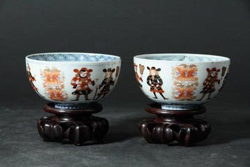 Kom (4) - Pair of Iroe Bowls with Nanban Dutch Figures,