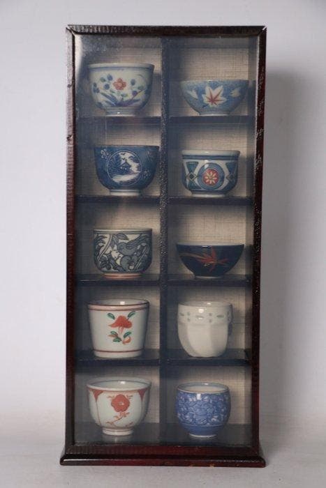 Set van 10 handgeschilderde Mino-ware porseleinen sakébekers, Antiquités & Art, Antiquités | Autres Antiquités