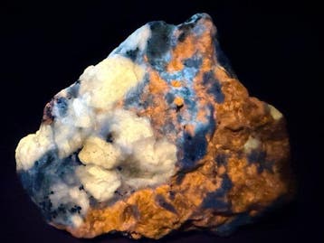 Zeer zeldzame en heldere tenebrescerende scapolietkristallen, Verzamelen, Mineralen en Fossielen