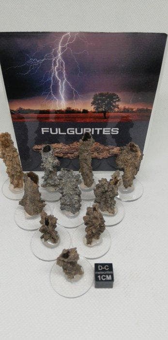 10 fulgurieten (bliksemimpact). Léchateliérite. (Zonder, Verzamelen