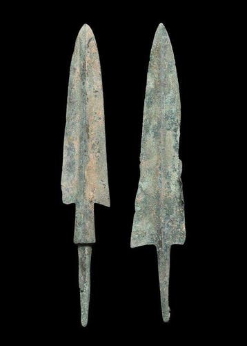 Âge du bronze Bronze Paire de pointes de flèche barbelées et