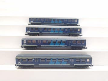 Zelfbouw/Minitrix N - Modeltrein (4) - 4x Plan E rijtuigen -