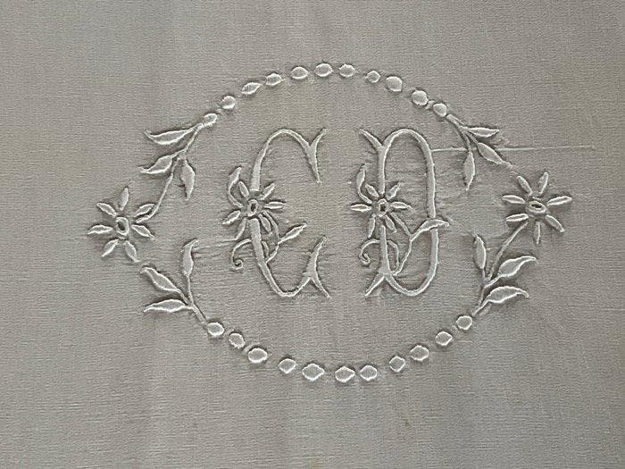 Linge de lit du début du XXe siècle avec les initiales C.D., Antiquités & Art, Tapis & Textile