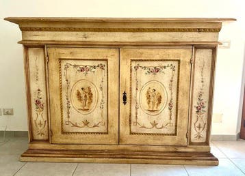 Hoog dressoir - hard hout