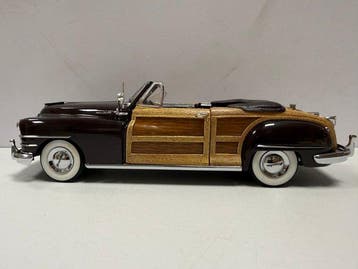 Danbury Mint 1:24 - Modelauto - Chrysler Town & Country