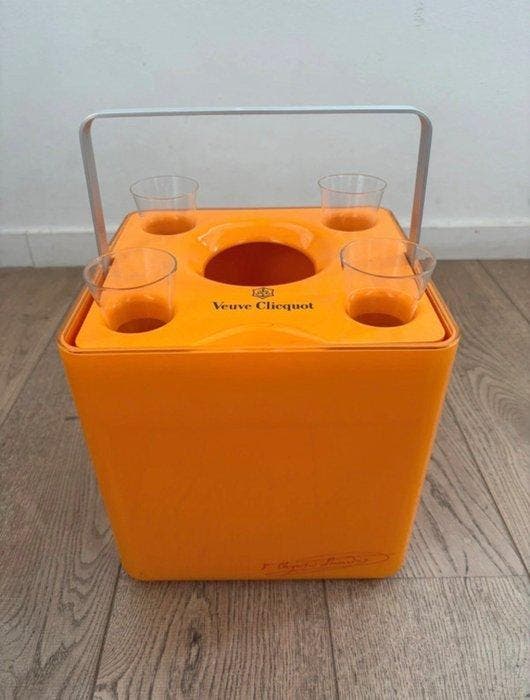 Veuve Clicquot, Porsche Design - “The Ice Cube” 2009 |, Antiek en Kunst, Antiek | Meubels | Tafels