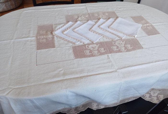 Tafelkleed - 220 cm - 155 cm - Haaknaald van puur linnen, Antiek en Kunst, Antiek | Tapijten, Tafelkleden en Textiel
