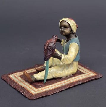 Beeld, Jongen met papegaai - 8.2 cm - Brons