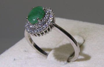 Smaragd ring - Hoogte: 23.4 mm - Breedte: 19.4 mm- 1.9 g -