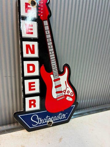 Panneau publicitaire émaillé vintage Fender Stratocaster –