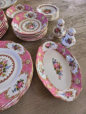 Royal Albert - Service de table pour 6 personnes (56) -