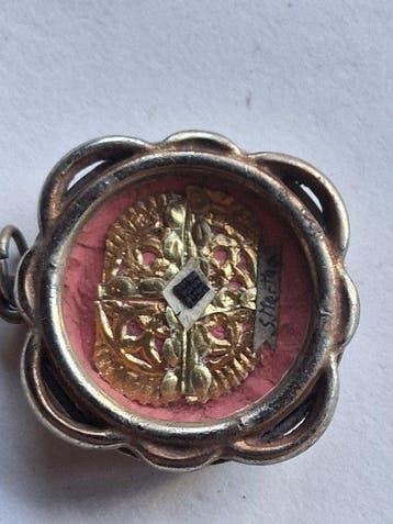 Relique - En alliage, Plaqué or, Papier, Textile, Verre -, Antiquités & Art