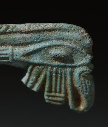 Égypte ancienne Faience Fragment d’amulette Udjat - 2.2 cm
