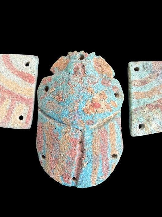 Oud-Egyptisch Faience Vleugelige scarabee-mummie-ornamenten., Collections, Minéraux & Fossiles