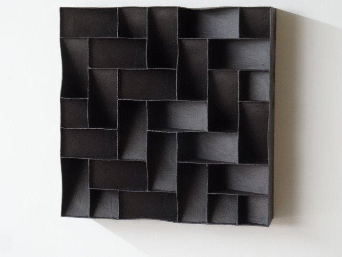 2026 - 38 zwart minimalistisch wandrelief, Antiquités & Art, Art | Objets design