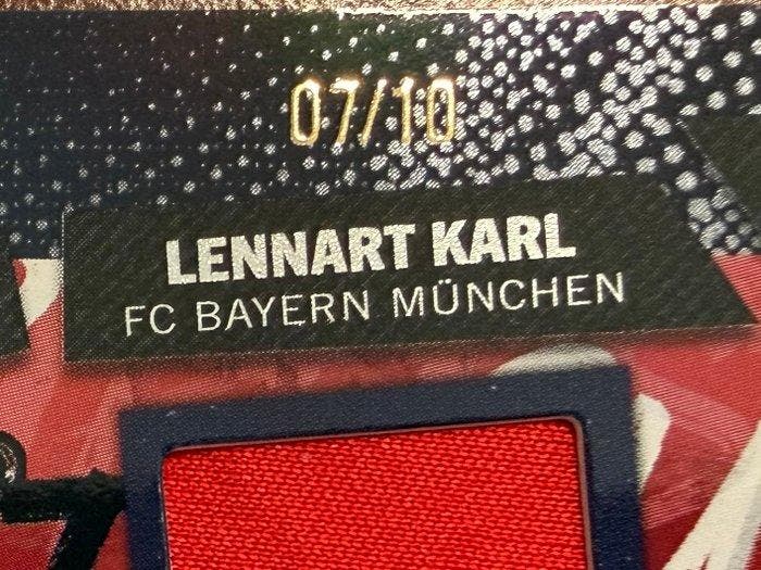 2025/26 Topps UEFA CC Lennart Karl Autographed Relic /10, Verzamelen, Stickers