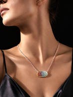 Pendentif en agate mousse – scène forestière – plaqué or sur