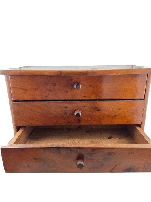 Kabinet - hard hout - Mini ladekast van notenhout - H: 21 cm, Antiquités & Art, Antiquités | Autres Antiquités