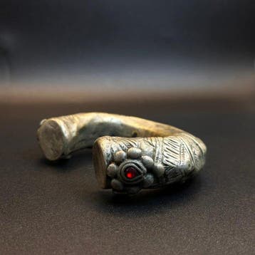 Een grote Jemenitische armband, circa 1900 - Armband