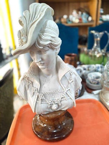 Buste, Large Classical Female Bust – Marble Composite – 20th, Antiquités & Art