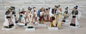 Herend - sculptuur, Collection of 16 Hungarian Folk