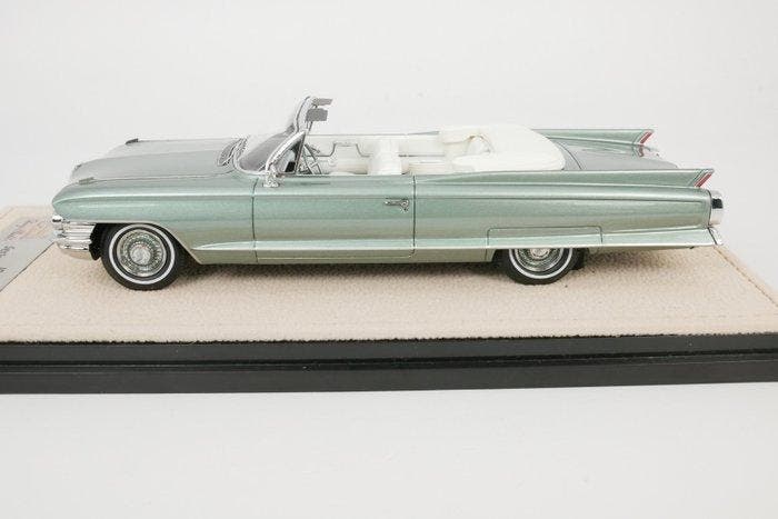 Stamp 1:43 - Modelauto - Cadillac Series 62 open convertible, Hobby & Loisirs créatifs, Voitures miniatures | 1:5 à 1:12