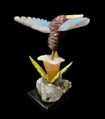 . - Diorama Semi-precious stone hummingbird figurine made in