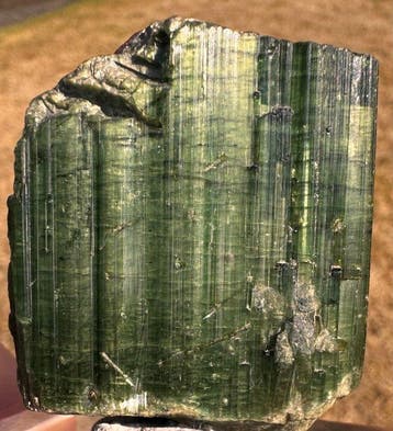 Tourmaline) Kristal - Hoogte: 40 mm - Breedte: 35 mm- 73.5 g