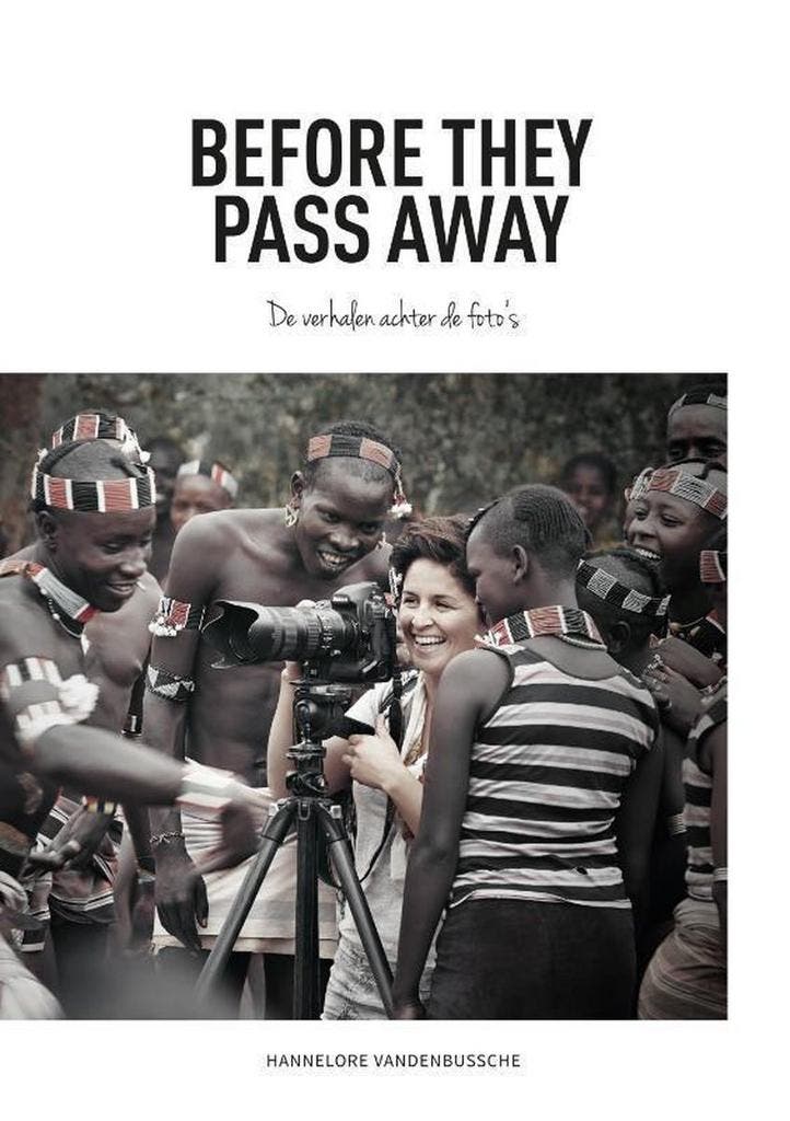 Before they pass away 9789492037978 Hannelore Vandenbussche, Livres, Livres Autre, Envoi