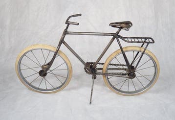 Adriel Rodríguez - Bicicleta metálica