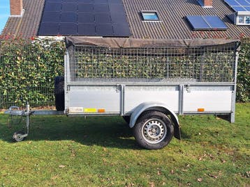 TE HUUR: Aanhangwagen - Groenaanhanger met loofrekken, Ophalen
