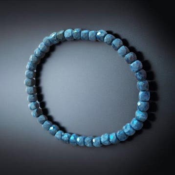 Azuurblauwe saffier. Facettenarmband van hoge kwaliteit.